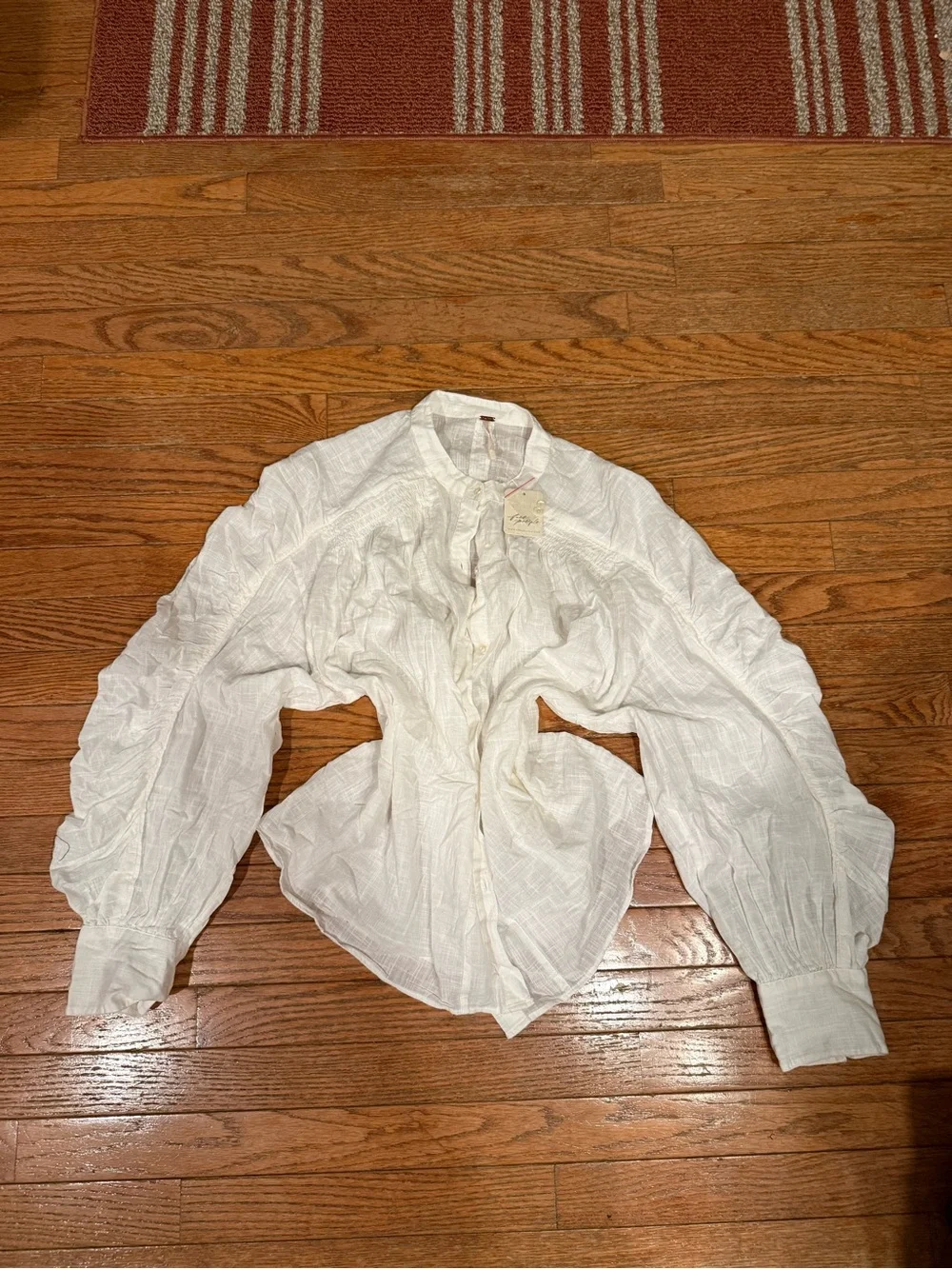 NWT Maraya 100% Cotton Free People White Textured Ruched Sleeve Blouse
